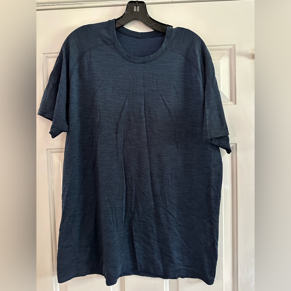 Men’s lululemon tshirt